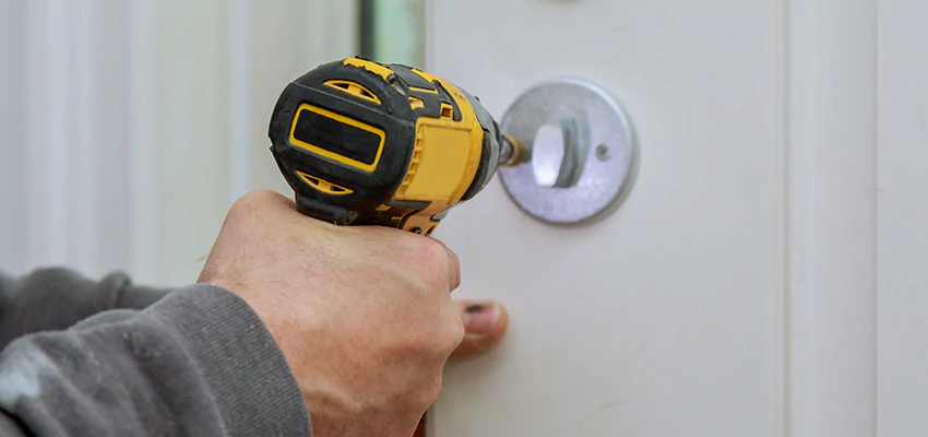 Street Locksmith For Smart Lock Repair in Manhattan Beach, CA
